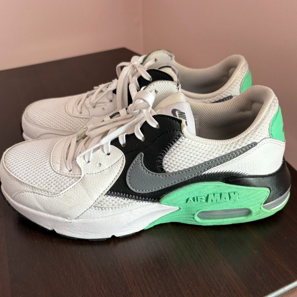 Nike Air Max Womens sz 9